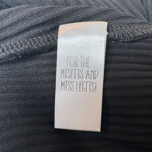 Current Mood Crop Top Womens 1X Black Cherry Patch Lace Trim Y2K Goth Ribbed - Picture 8 of 8